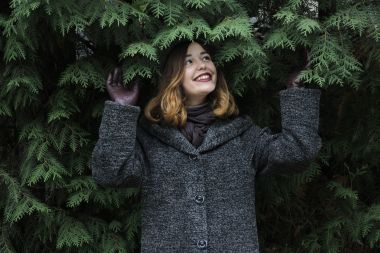 grey coat brown gloves